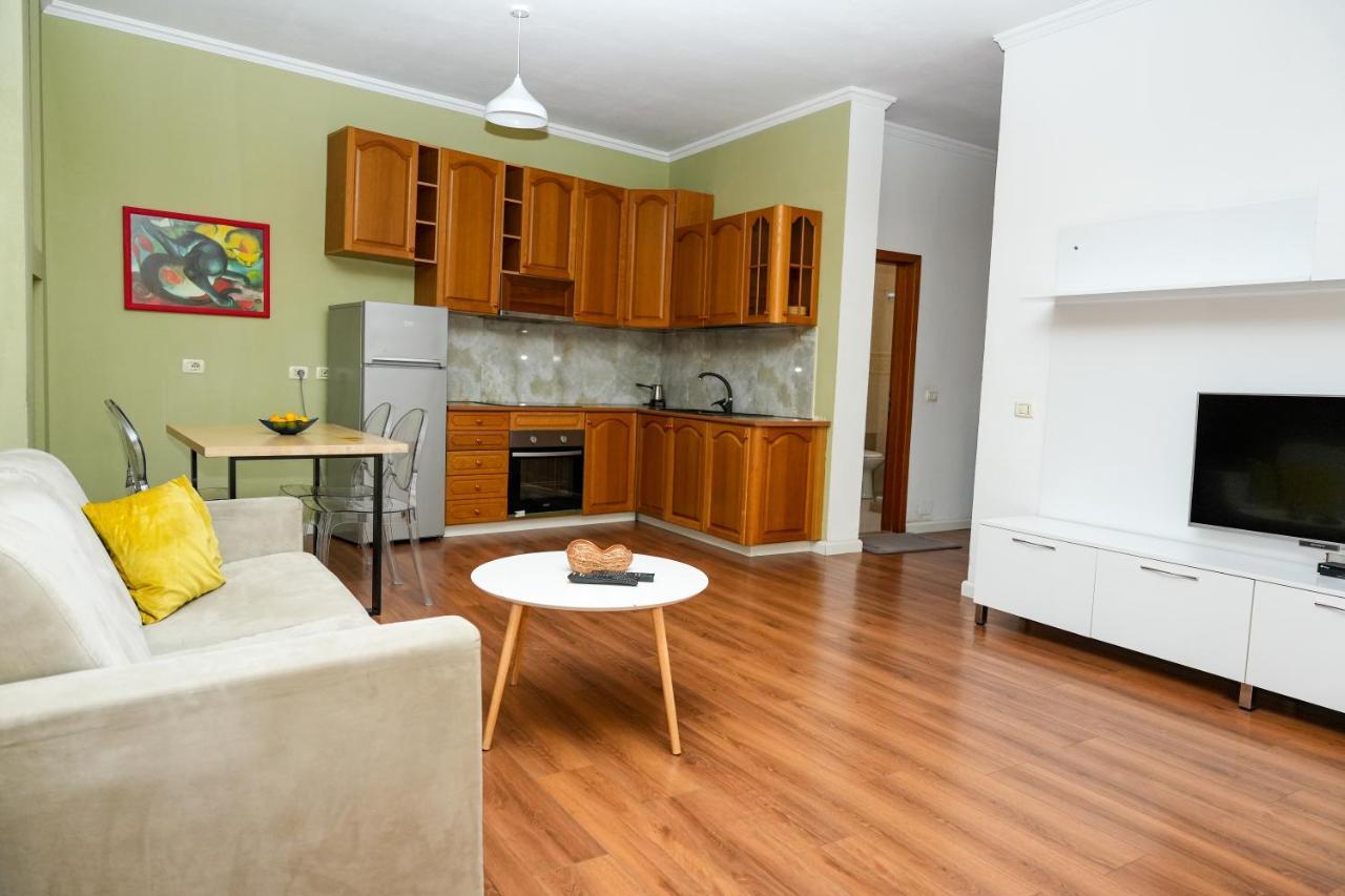 Cozy Apartment In The Heart Of Tirana ! Exterior foto