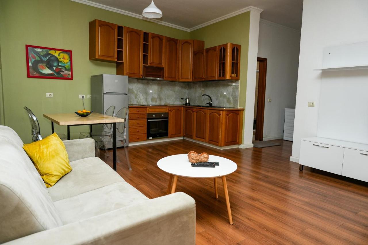 Cozy Apartment In The Heart Of Tirana ! Exterior foto