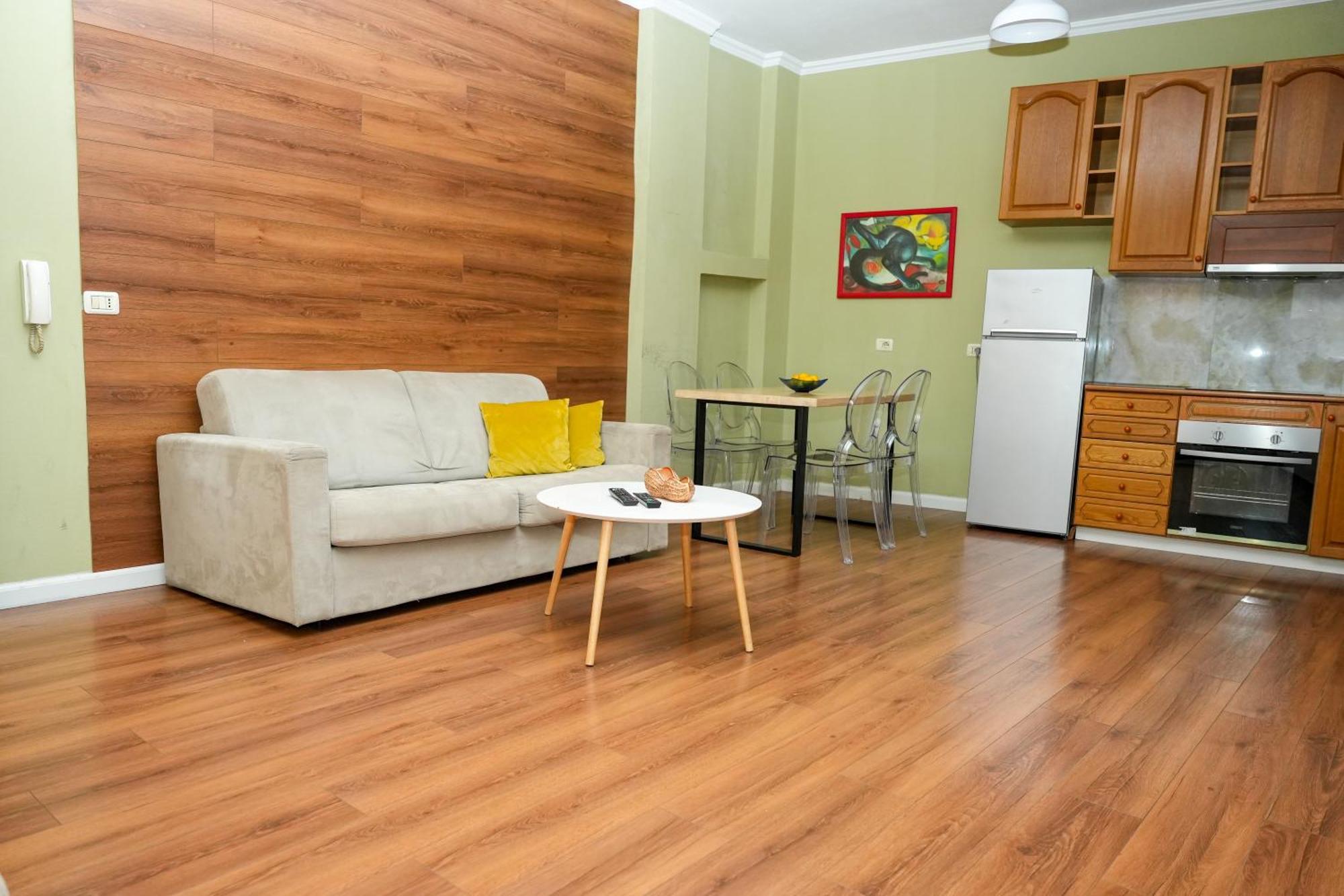 Cozy Apartment In The Heart Of Tirana ! Exterior foto